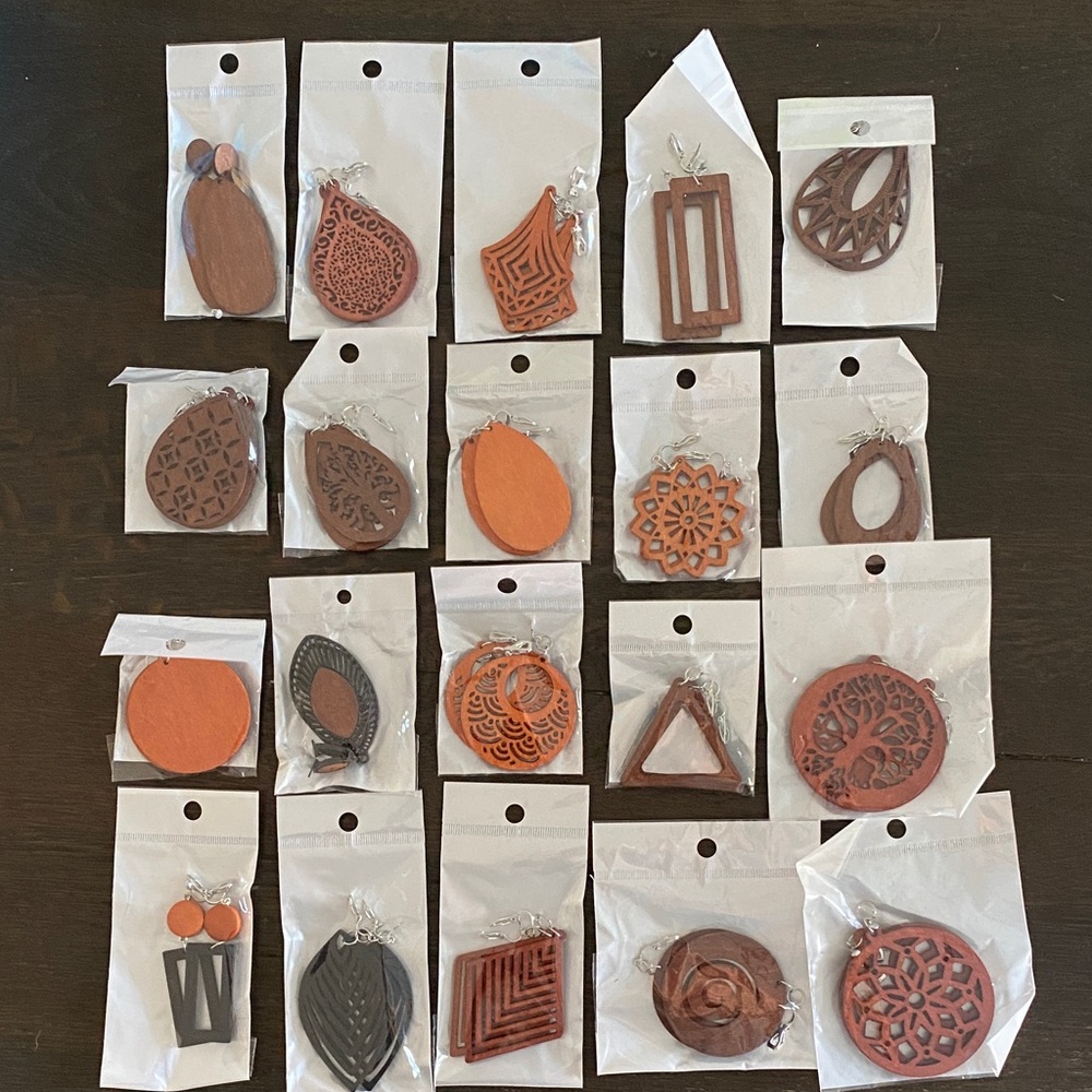 PATISORNA  Wooden Clip Earrings 22 pairs